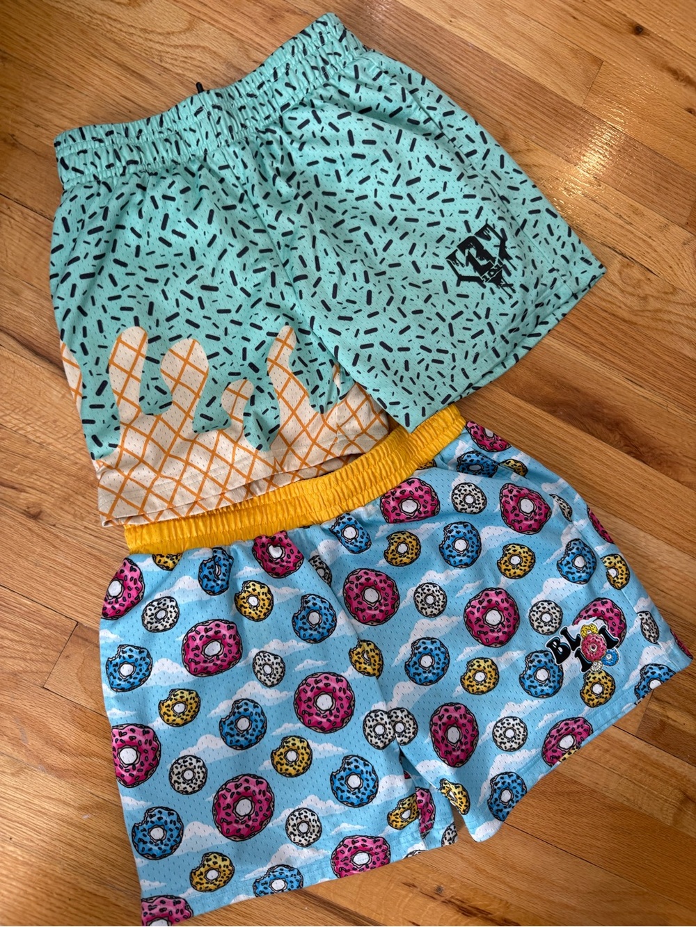 Baseball lifestyle shorts. Worn once. Youth medium donuts and ice cream.